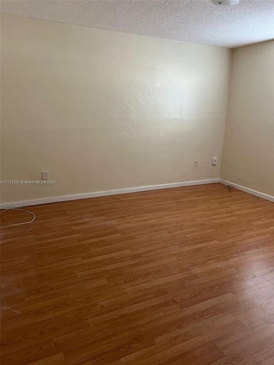 For Rent: $1,725 (1 beds, 1 baths, 800 Square Feet)