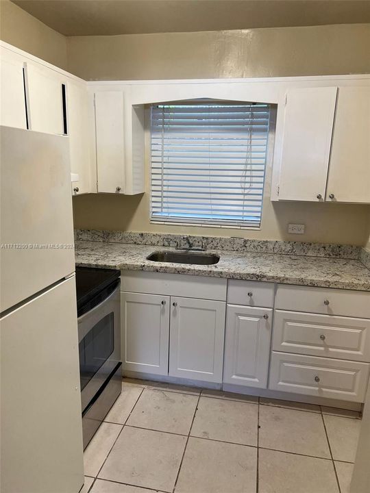 For Rent: $1,725 (1 beds, 1 baths, 800 Square Feet)