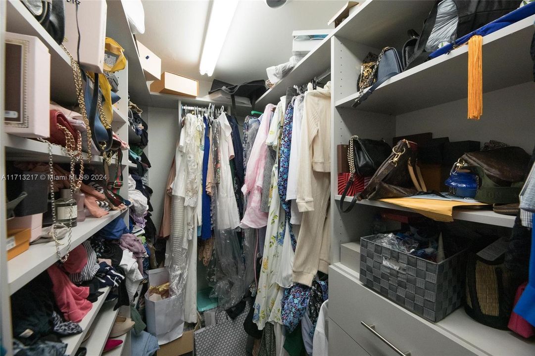 walking closet