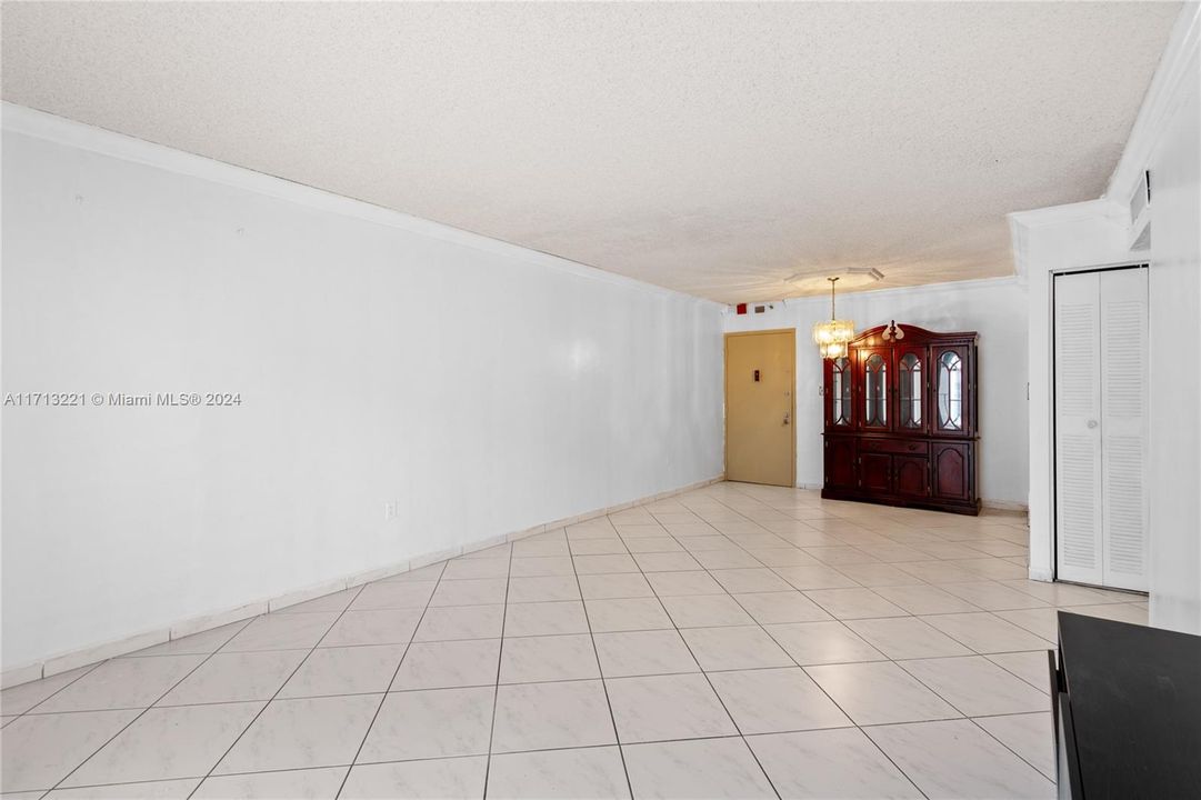 For Sale: $275,000 (2 beds, 2 baths, 1006 Square Feet)