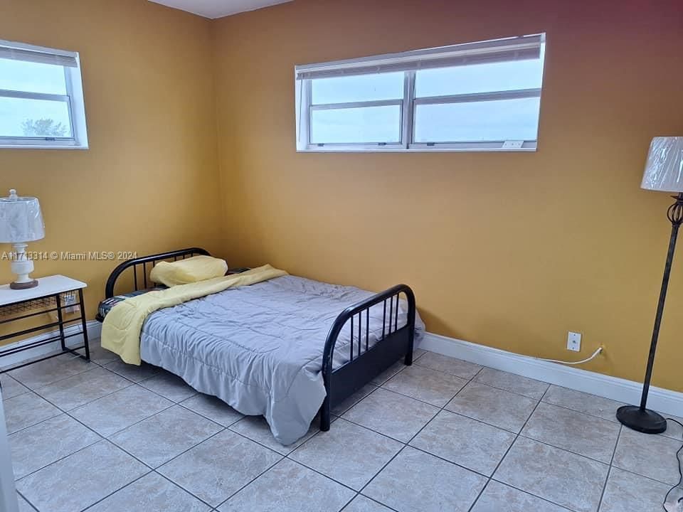 For Sale: $199,000 (2 beds, 2 baths, 1090 Square Feet)