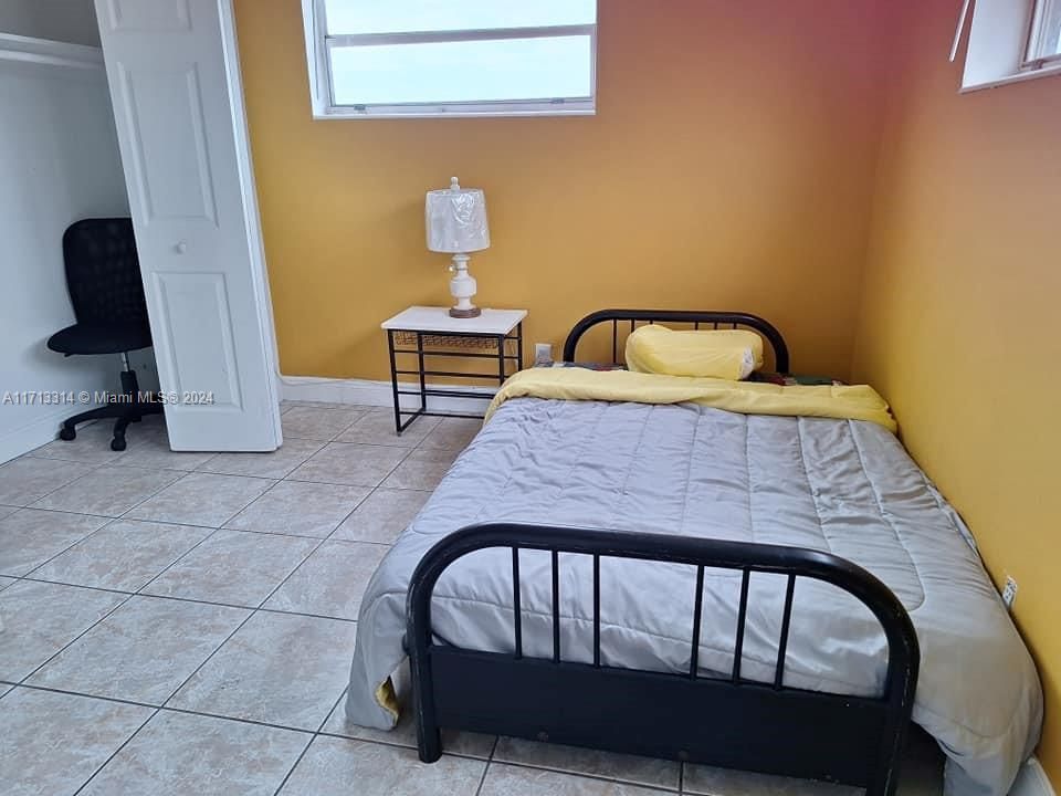 For Sale: $199,000 (2 beds, 2 baths, 1090 Square Feet)