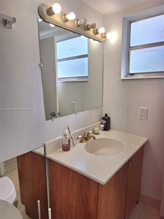 For Sale: $199,000 (2 beds, 2 baths, 1090 Square Feet)