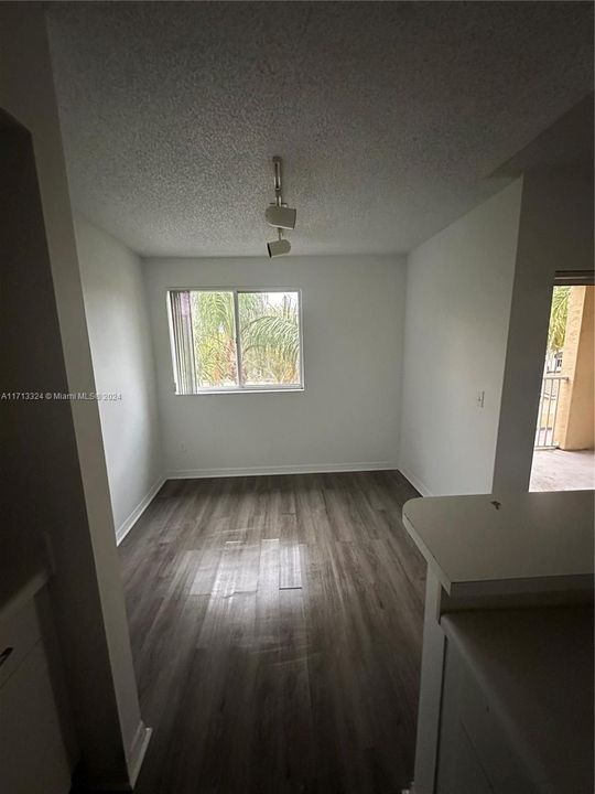 For Rent: $1,800 (1 beds, 1 baths, 823 Square Feet)