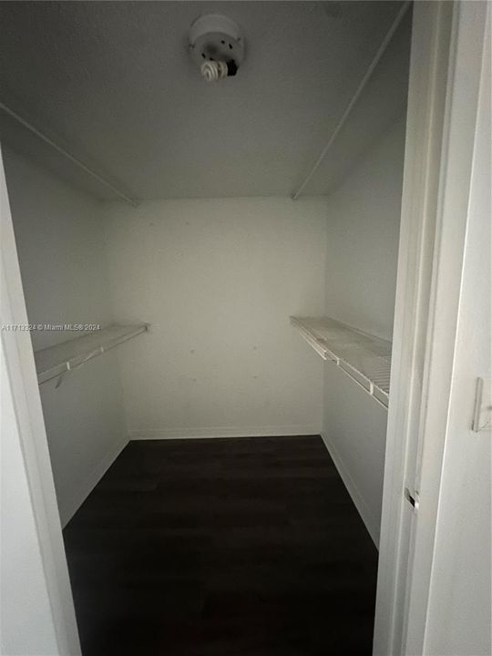 For Rent: $1,800 (1 beds, 1 baths, 823 Square Feet)