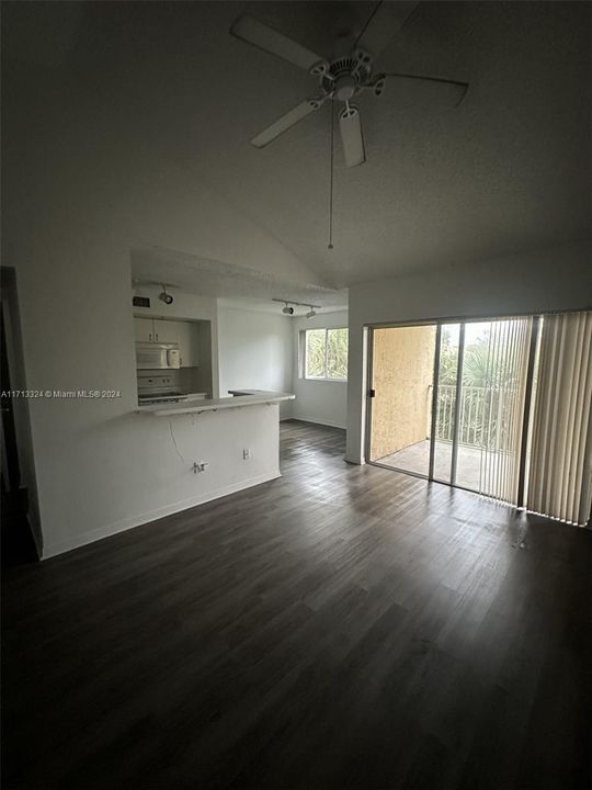 For Rent: $1,800 (1 beds, 1 baths, 823 Square Feet)