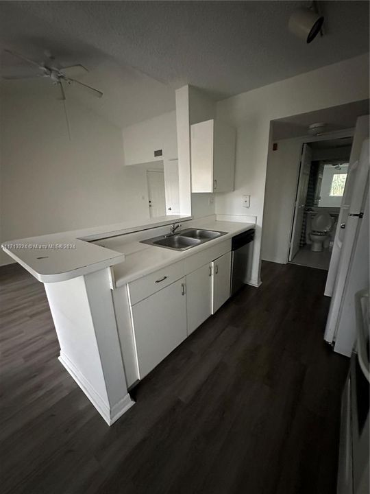 For Rent: $1,800 (1 beds, 1 baths, 823 Square Feet)