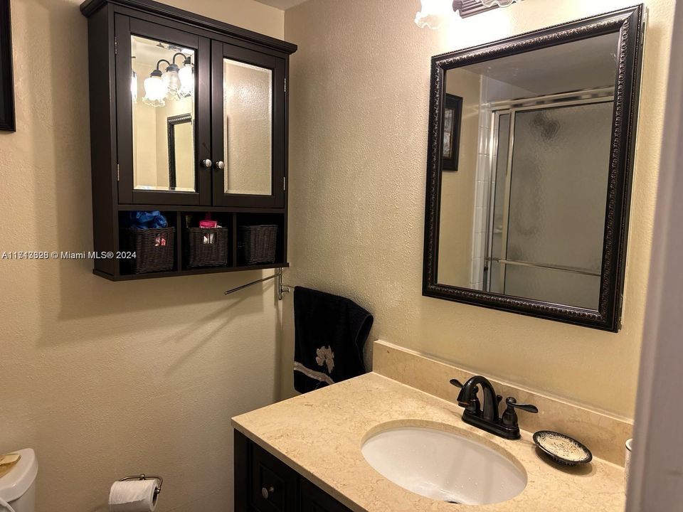 For Rent: $1,650 (1 beds, 1 baths, 700 Square Feet)