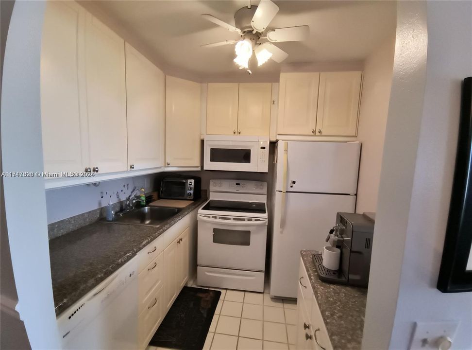 For Rent: $1,650 (1 beds, 1 baths, 700 Square Feet)