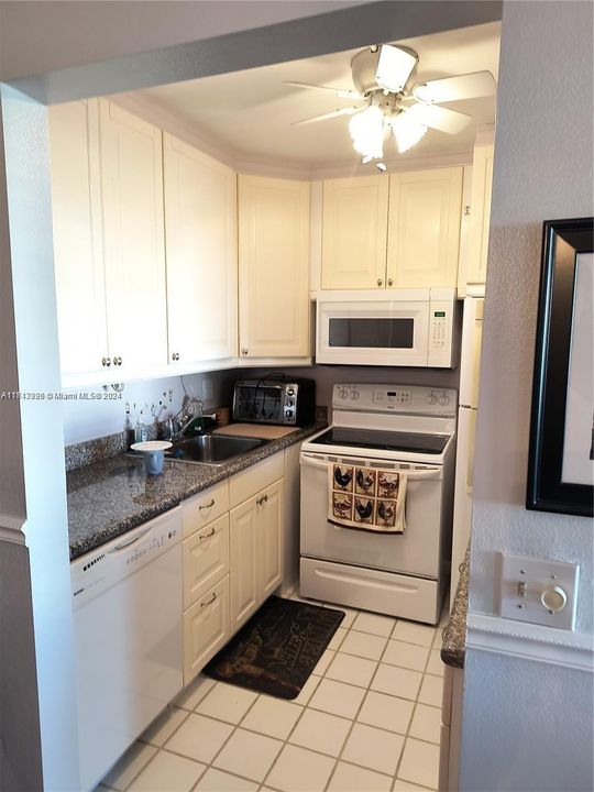 For Rent: $1,650 (1 beds, 1 baths, 700 Square Feet)