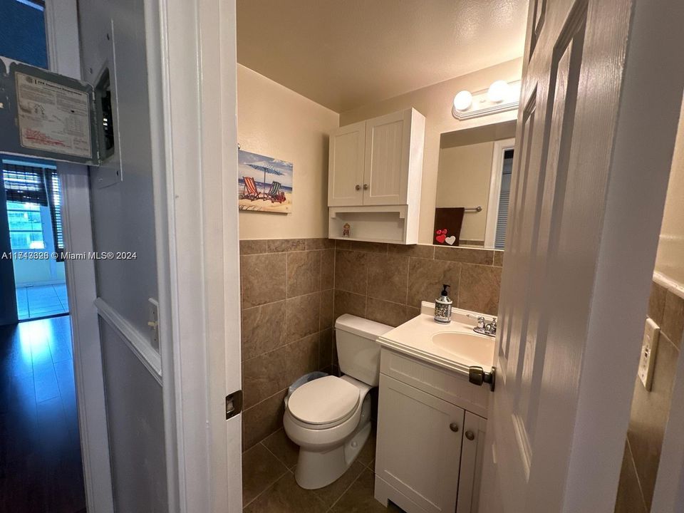 For Rent: $1,650 (1 beds, 1 baths, 700 Square Feet)