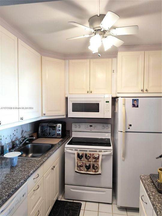 For Rent: $1,650 (1 beds, 1 baths, 700 Square Feet)