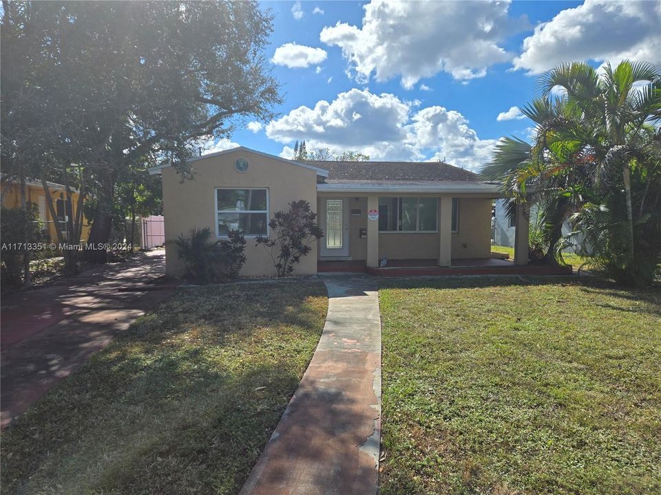 For Sale: $559,900 (2 beds, 2 baths, 1103 Square Feet)