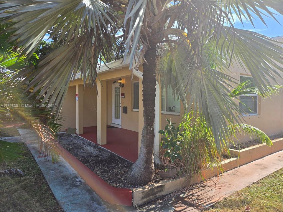 For Sale: $559,900 (2 beds, 2 baths, 1103 Square Feet)