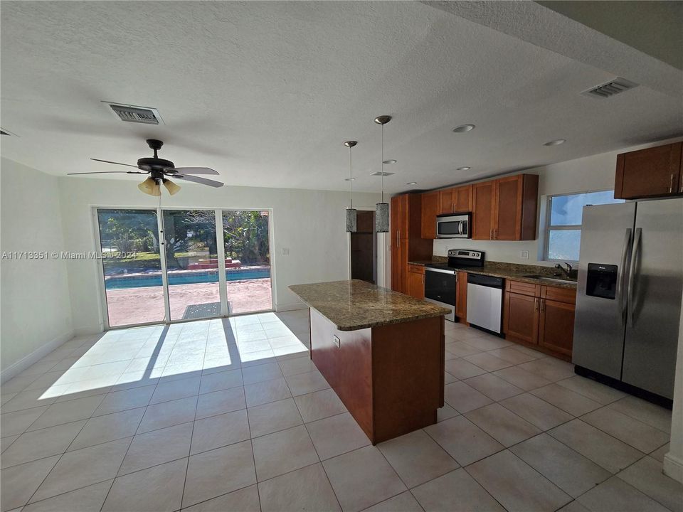 For Sale: $559,900 (2 beds, 2 baths, 1103 Square Feet)