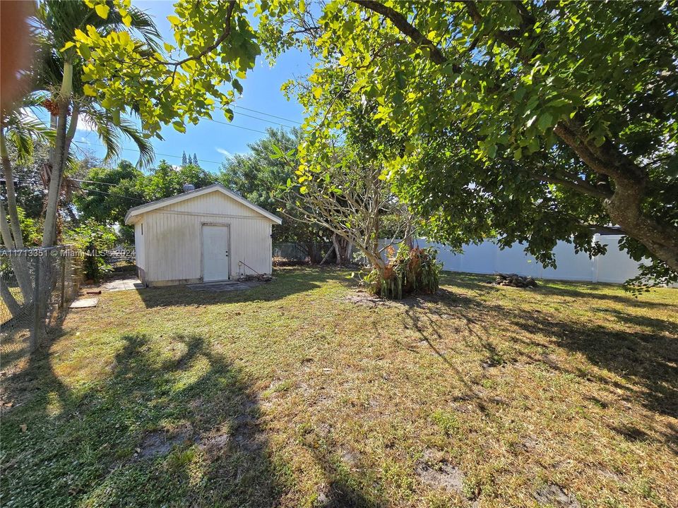 For Sale: $559,900 (2 beds, 2 baths, 1103 Square Feet)