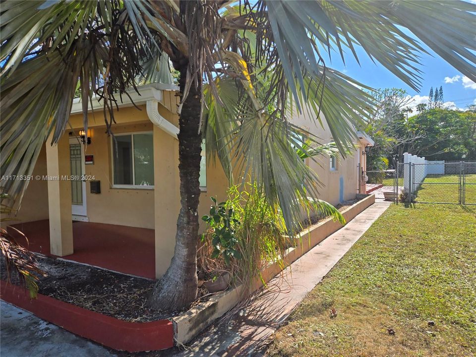 For Sale: $559,900 (2 beds, 2 baths, 1103 Square Feet)