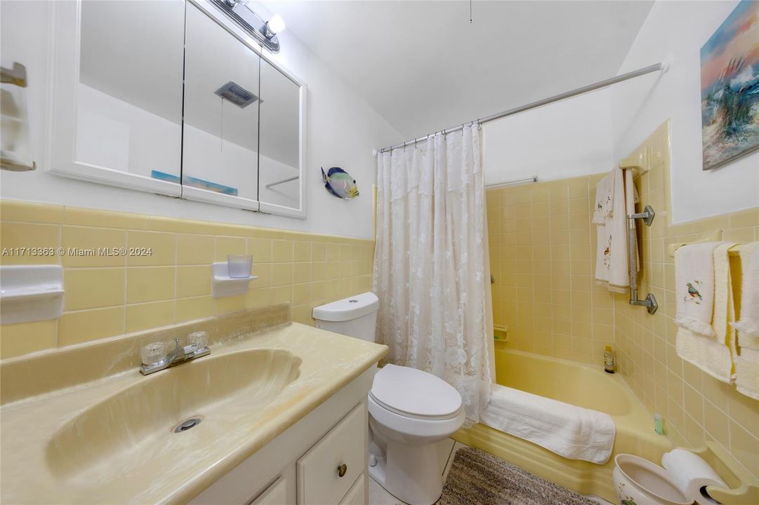 For Sale: $105,000 (1 beds, 1 baths, 625 Square Feet)