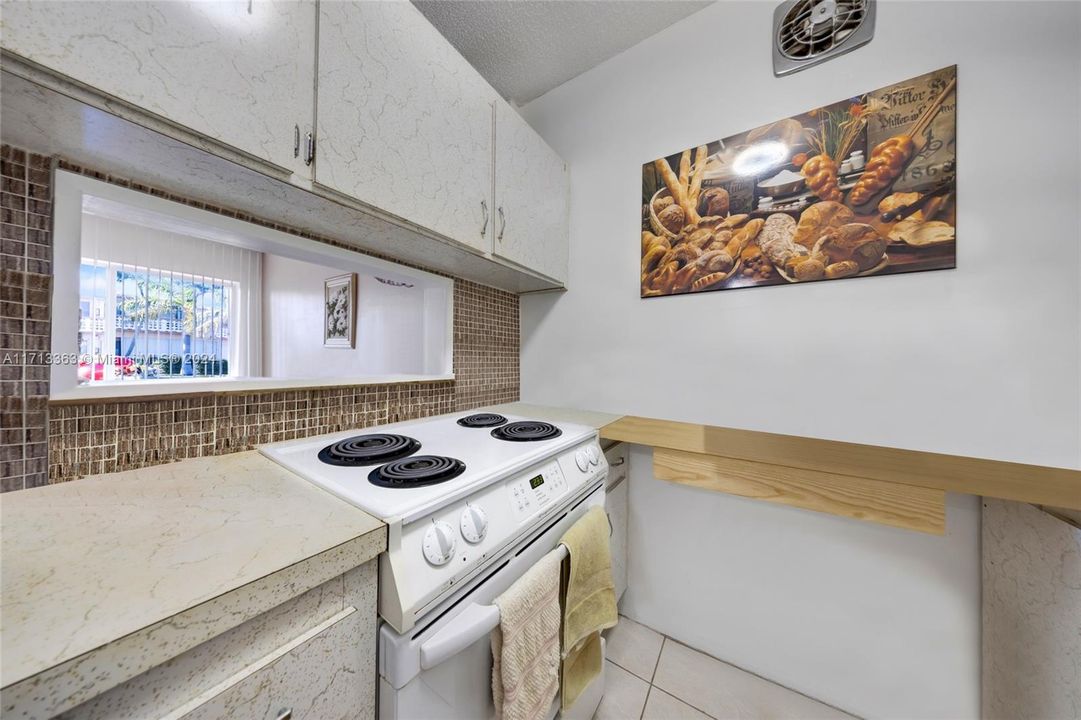 For Sale: $105,000 (1 beds, 1 baths, 625 Square Feet)