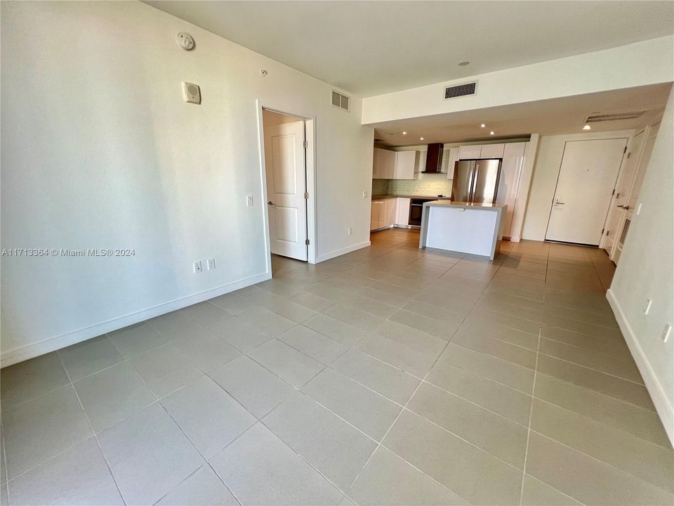 For Rent: $3,000 (1 beds, 1 baths, 752 Square Feet)