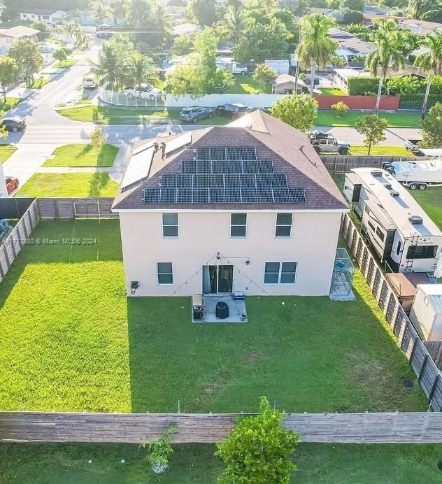 En Venta: $650,000 (4 camas, 2 baños, 2526 Pies cuadrados)