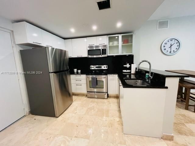 For Rent: $4,300 (2 beds, 2 baths, 1053 Square Feet)