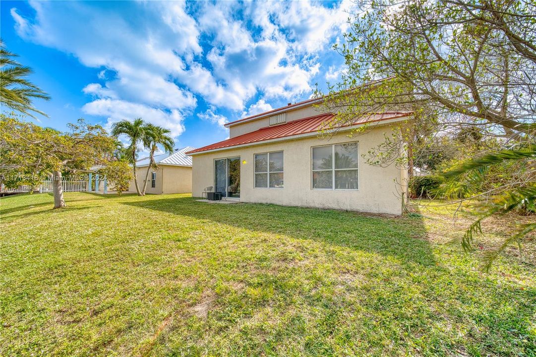 For Sale: $1,650,000 (5 beds, 3 baths, 2972 Square Feet)