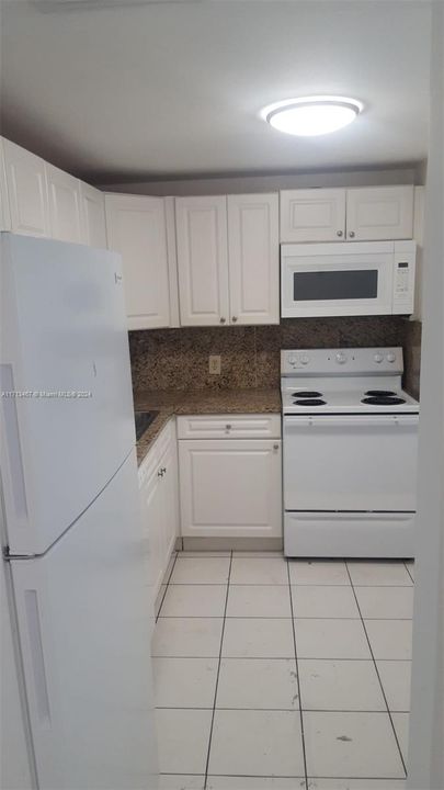 For Rent: $1,800 (1 beds, 1 baths, 825 Square Feet)