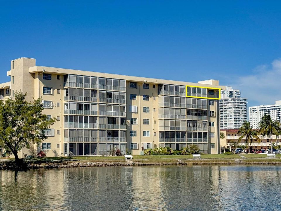 На продажу: $165,000 (1 спален, 1 ванн, 817 Квадратных фут)