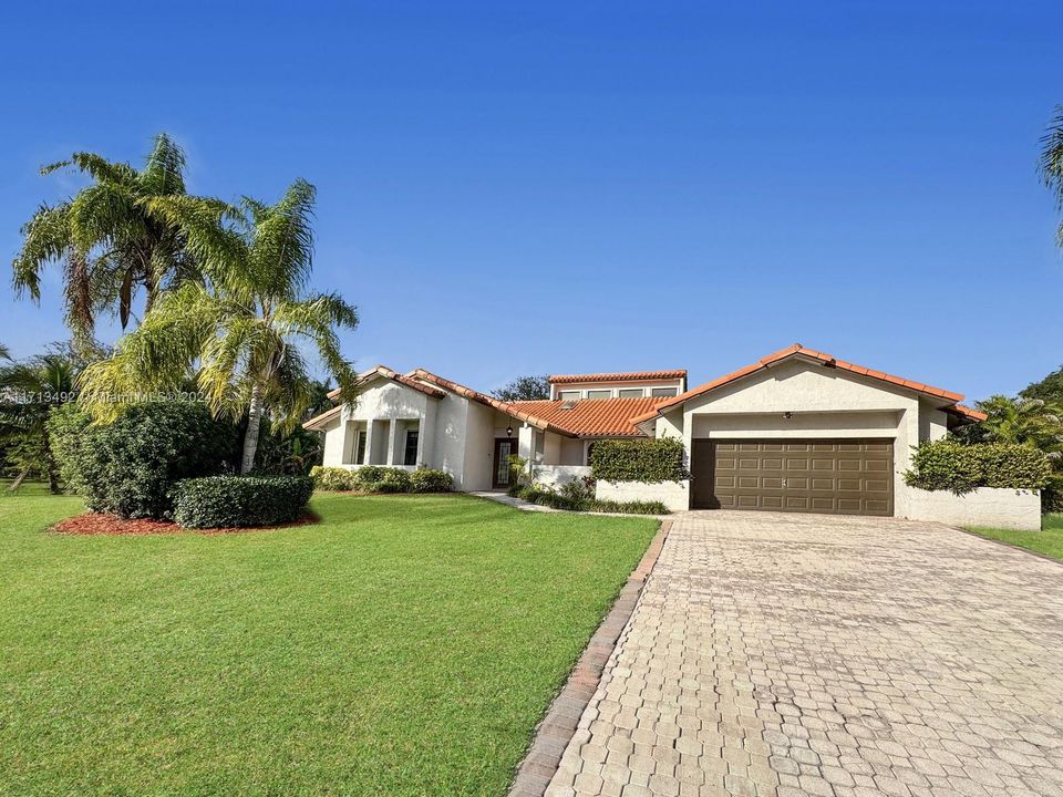 For Sale: $1,250,000 (4 beds, 2 baths, 2685 Square Feet)