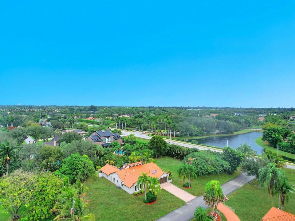 For Sale: $1,250,000 (4 beds, 2 baths, 2685 Square Feet)