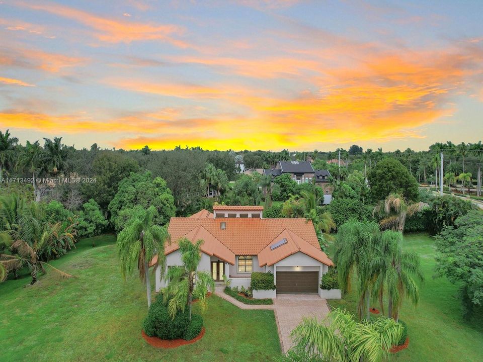 For Sale: $1,250,000 (4 beds, 2 baths, 2685 Square Feet)