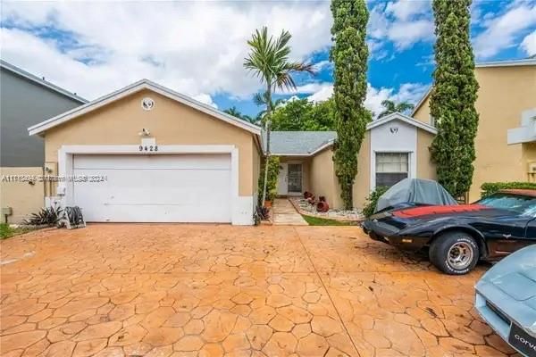 Recently Sold: $625,000 (3 beds, 2 baths, 1761 Square Feet)