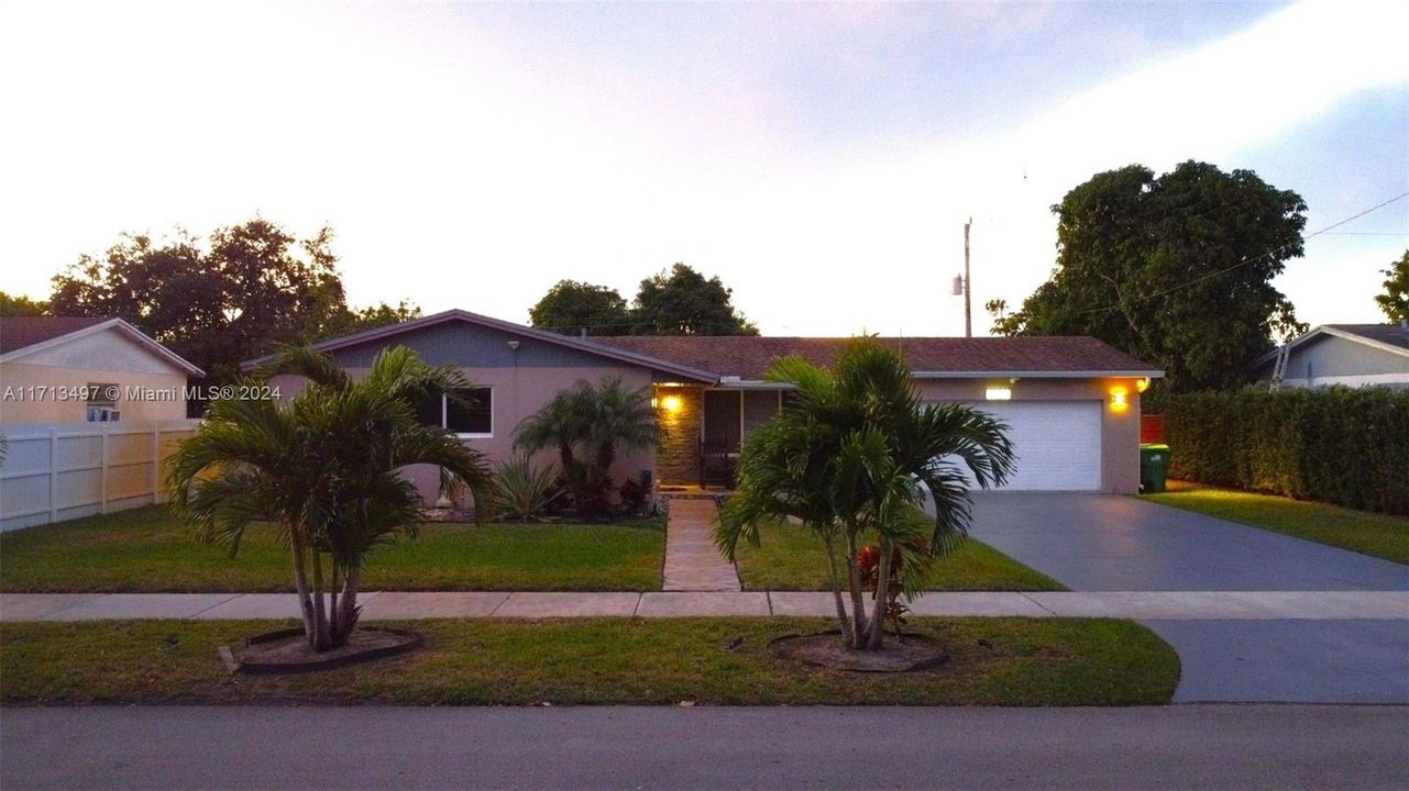 For Sale: $595,000 (3 beds, 2 baths, 1350 Square Feet)