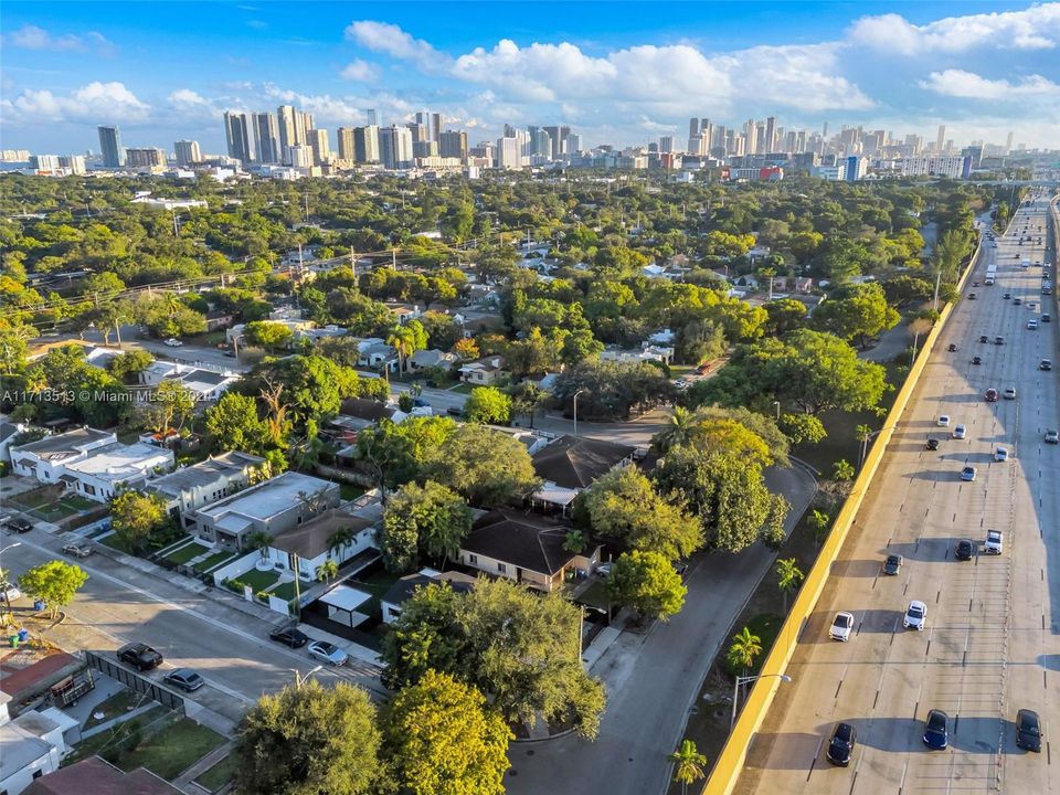 For Sale: $1,098,000 (4 beds, 2 baths, 1267 Square Feet)