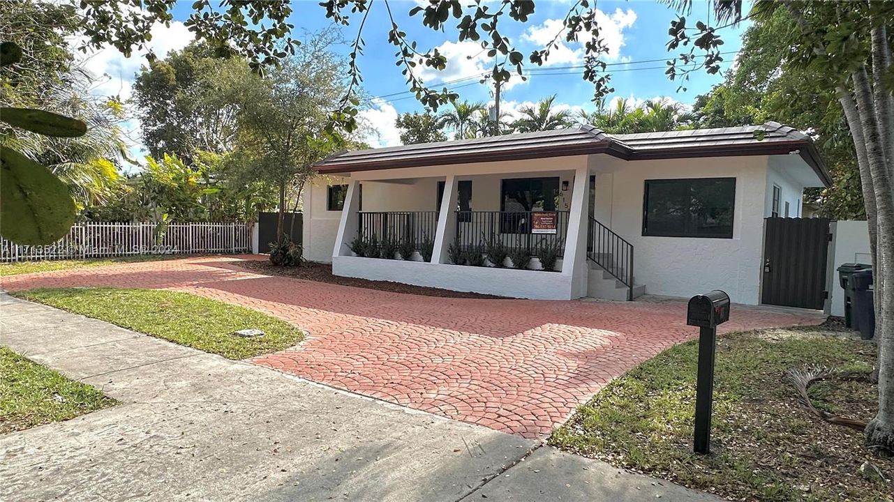 For Sale: $999,000 (4 beds, 3 baths, 2005 Square Feet)