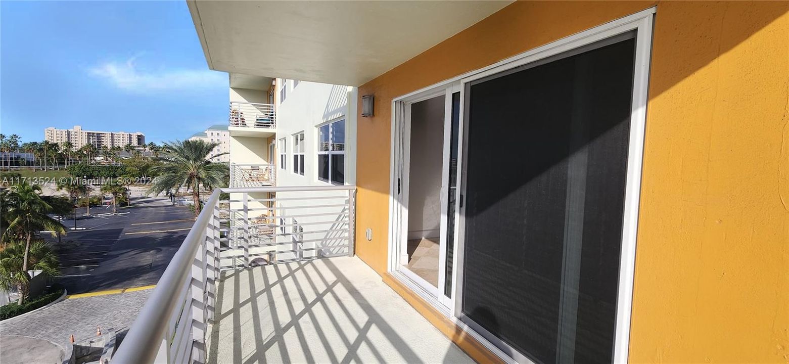 For Sale: $399,900 (2 beds, 2 baths, 1040 Square Feet)