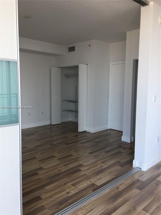 For Rent: $2,950 (1 beds, 1 baths, 814 Square Feet)