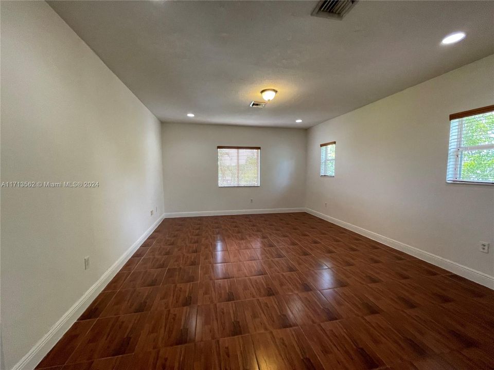 For Rent: $4,000 (4 beds, 3 baths, 2644 Square Feet)