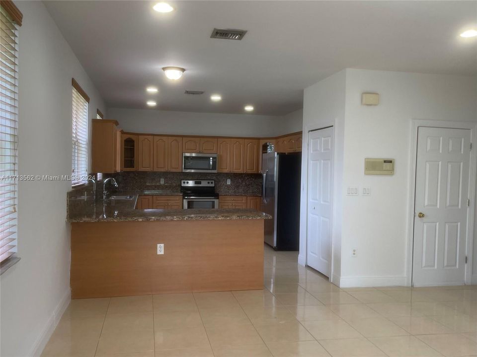 For Rent: $4,000 (4 beds, 3 baths, 2644 Square Feet)