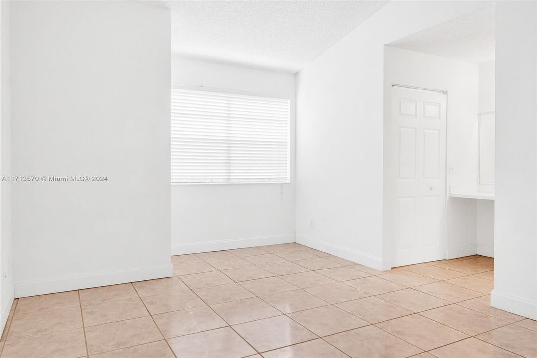 For Sale: $277,000 (2 beds, 1 baths, 1017 Square Feet)