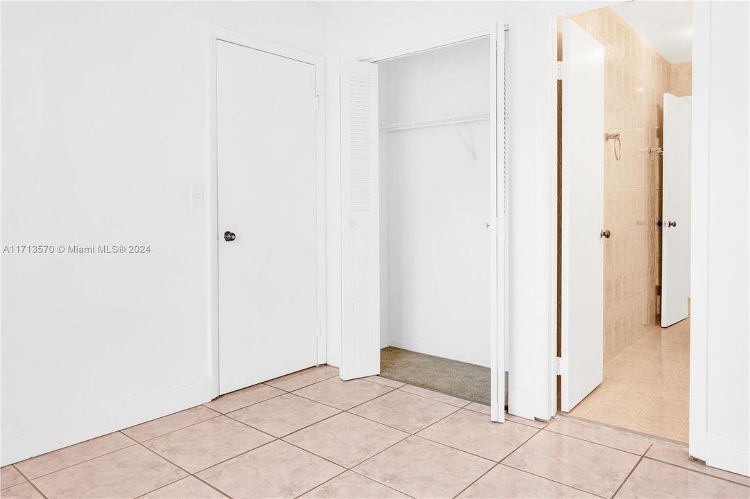 For Sale: $277,000 (2 beds, 1 baths, 1017 Square Feet)