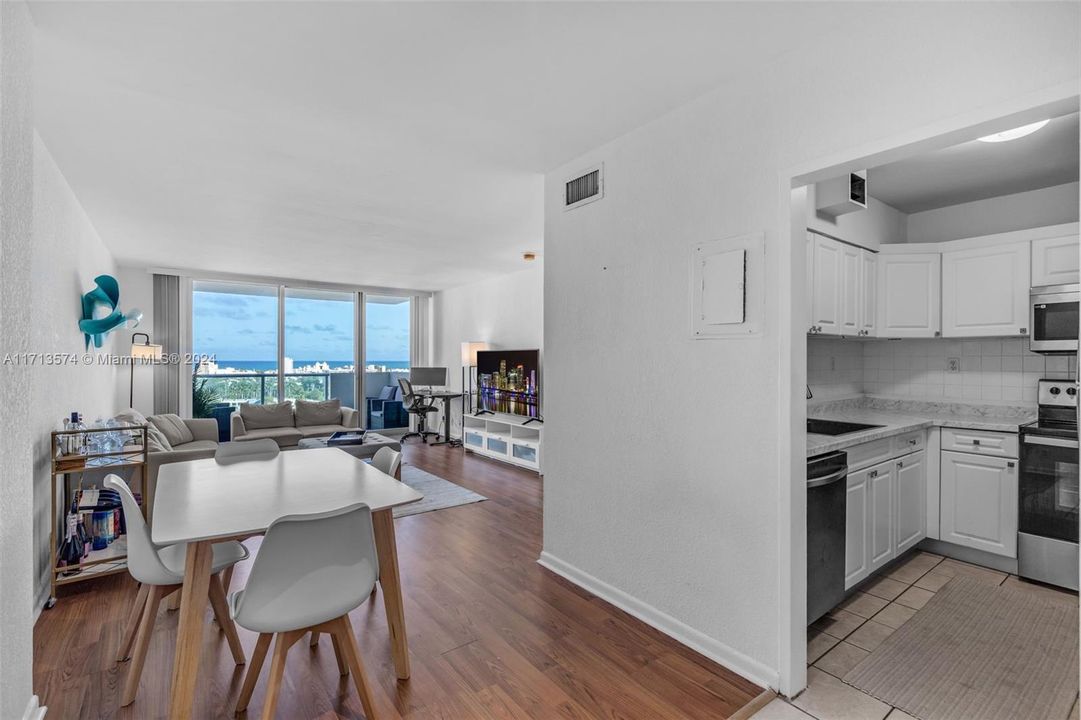 For Sale: $434,500 (1 beds, 1 baths, 837 Square Feet)