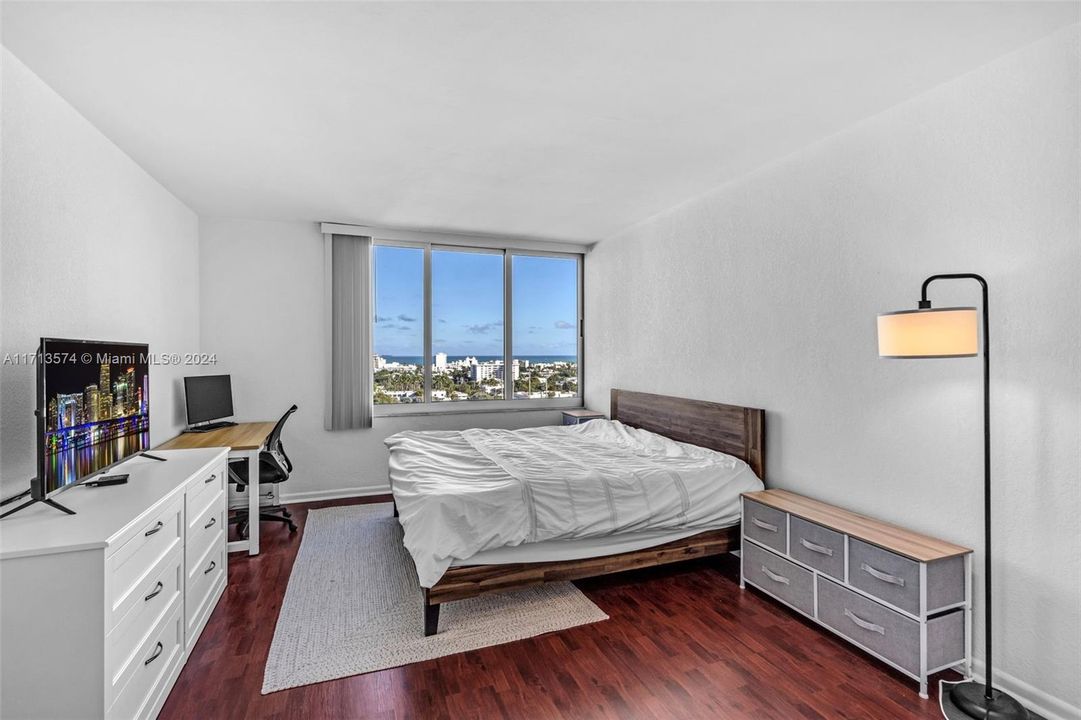 For Sale: $434,500 (1 beds, 1 baths, 837 Square Feet)