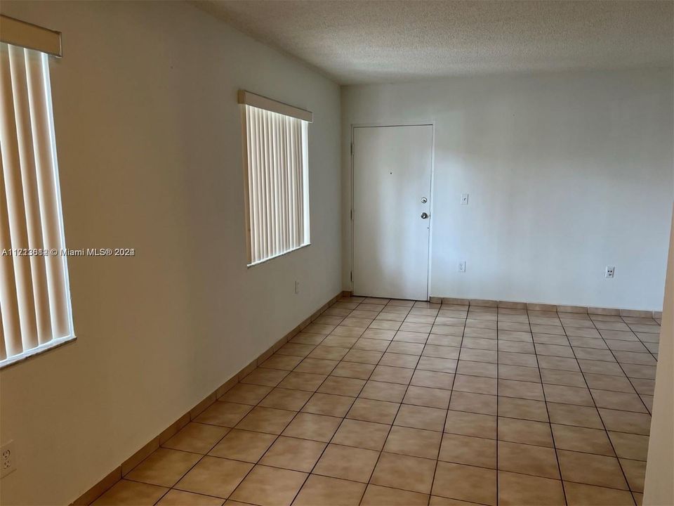 For Rent: $2,225 (2 beds, 2 baths, 830 Square Feet)