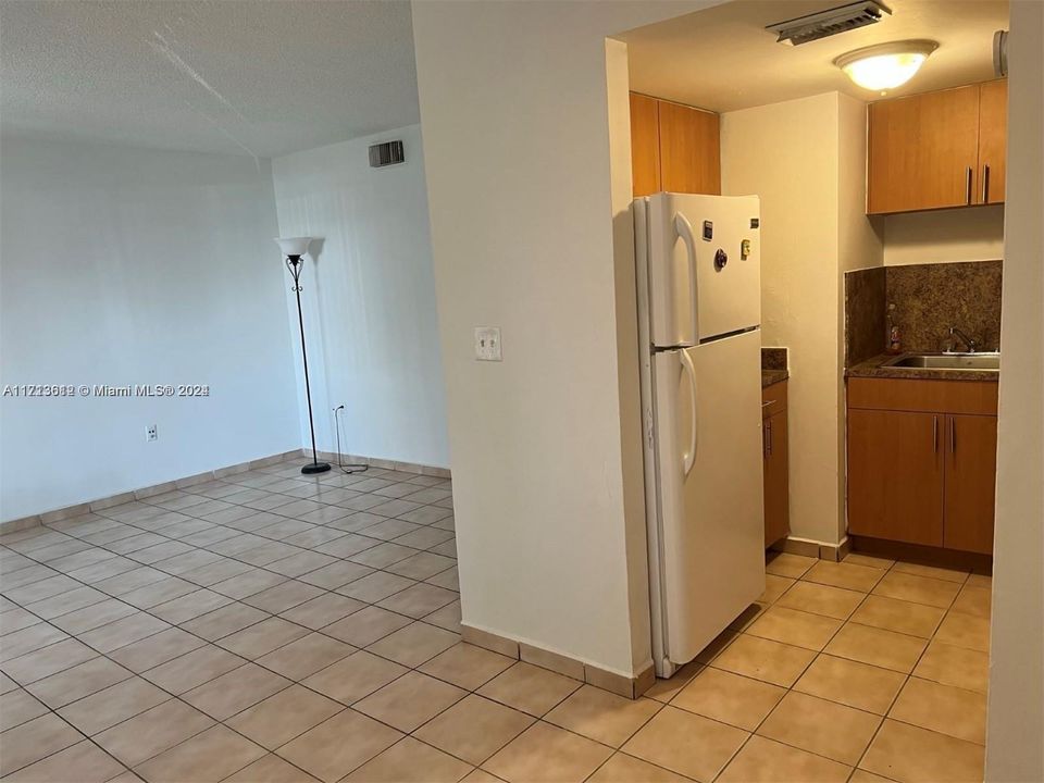 For Rent: $2,225 (2 beds, 2 baths, 830 Square Feet)