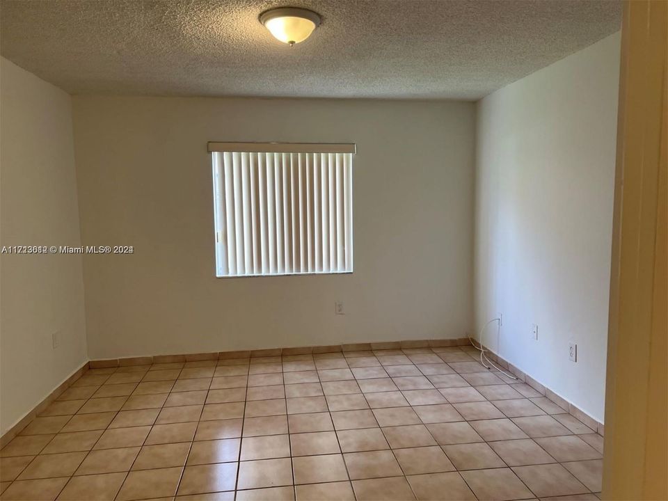 For Rent: $2,225 (2 beds, 2 baths, 830 Square Feet)