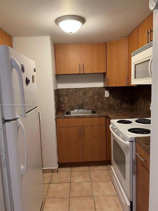 For Rent: $2,225 (2 beds, 2 baths, 830 Square Feet)