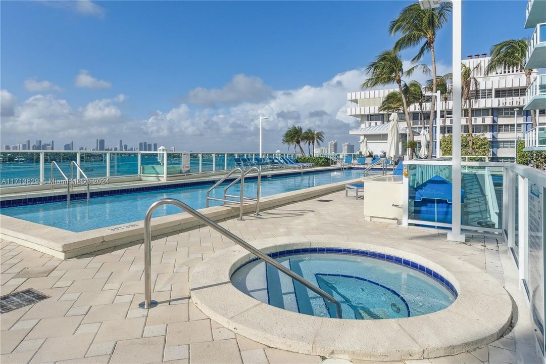 POOL & JACUZZI 6TH FLOOR