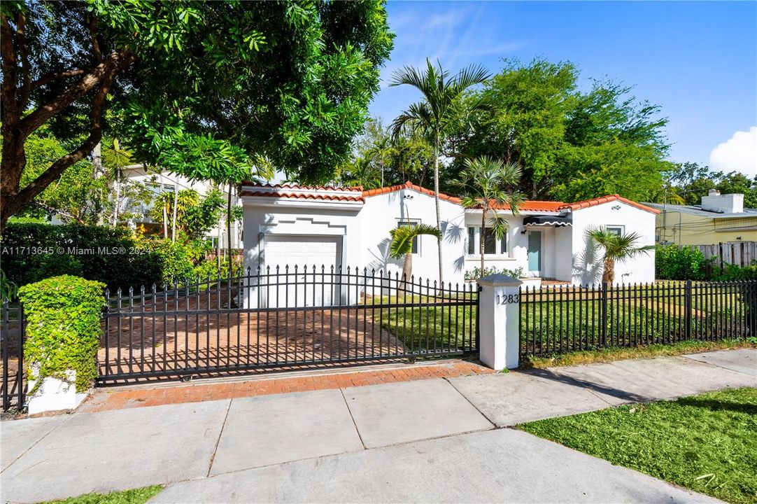 For Sale: $1,340,000 (3 beds, 2 baths, 1467 Square Feet)